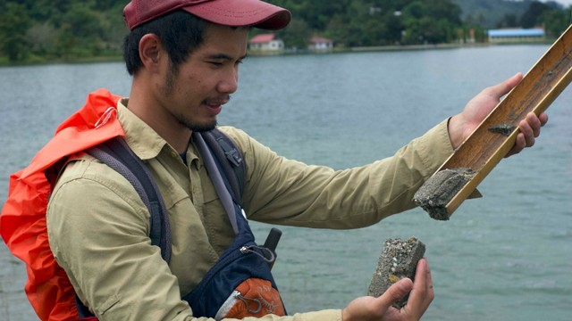 Penemuan pra sejarah berupa rekahan Sesar Poso Barat oleh Tim Ekspedisi Poso. Foto: Tim Ekspedisi Poso