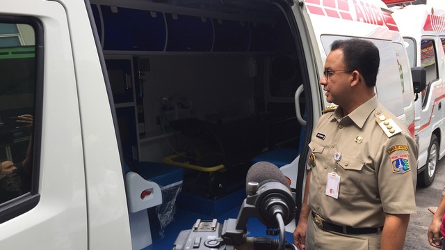 Gubernur DKI Jakarta Anies Baswedan berkunjung ke Puskesmas Kecamatan Kalideres, Jakarta Barat, Senin (3/6). Foto: Fachrul Irwinsyah/kumparan