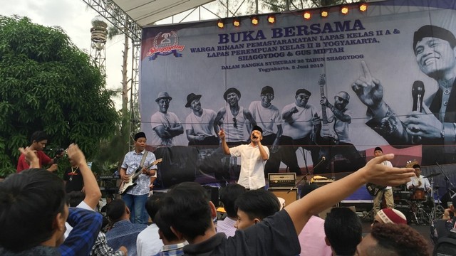 Sausana ulang tahun Shaggydog di Lembaga Permasyarakatan (Lapas) Kelas IIA, Wirogunan, Kota Yogyakarta, Senin (3/6). Foto: Arfiansyah Panji Purnandaru/kumparan