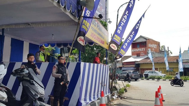 Pos Polisi di Kartasura, Sukoharjo, kembali difungsikan usai teror bom Senin (3/6) malam. Foto: Antara/I.C.Senjaya