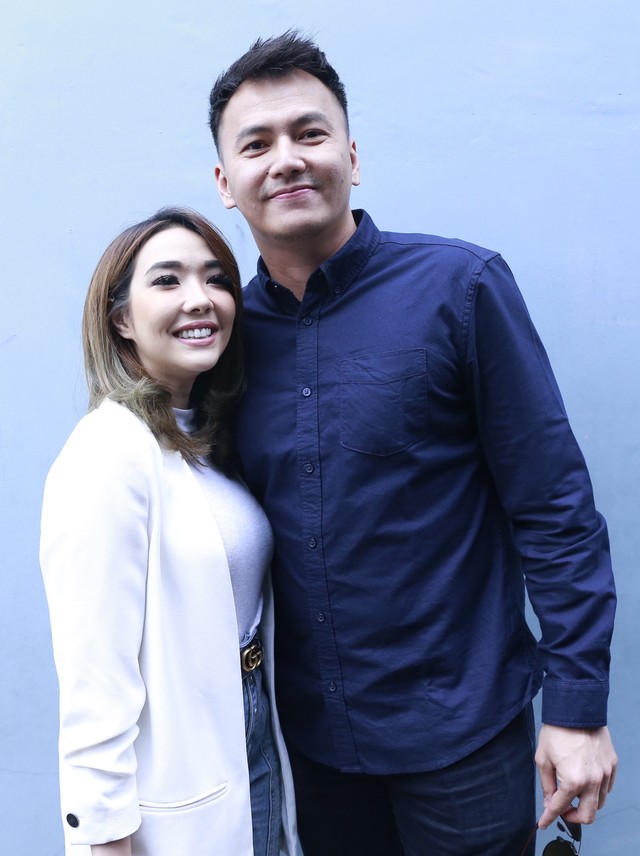 Gisella Anastasia dan Wijaya Saputra saat ditemui wartawan seusai mengisi acara di Jakarta, Selasa, (4/6). Foto: Ronny/kumparan