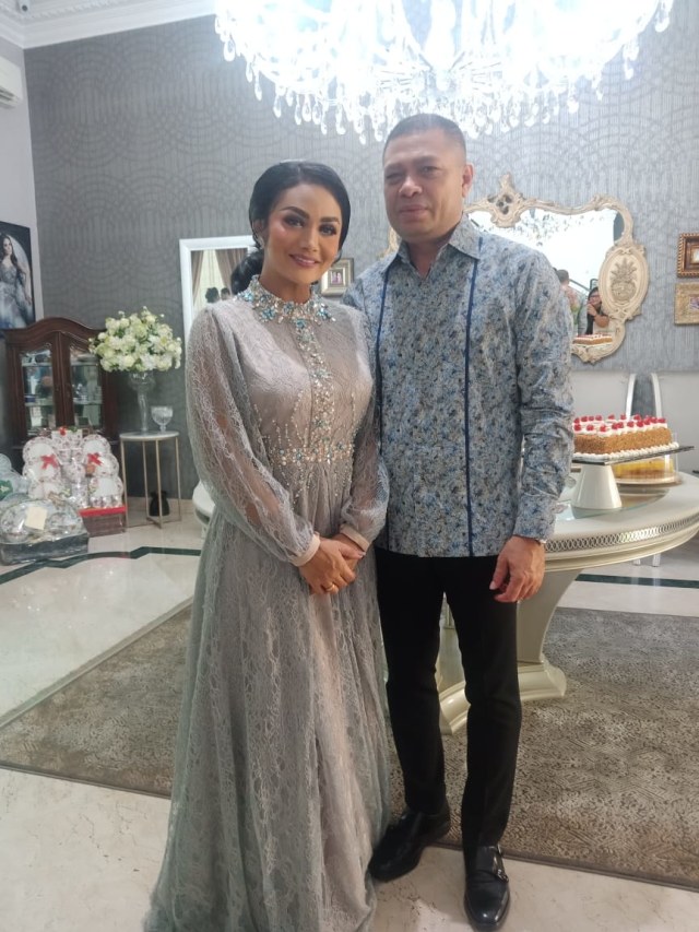 KD dan Raul Lemos berlebaran Foto: Caroline Pramantie/kumparan