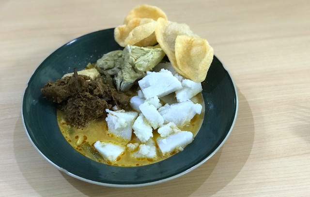 Ilustrasi ketupat Lebaran. Foto: Toshiko/kumparan