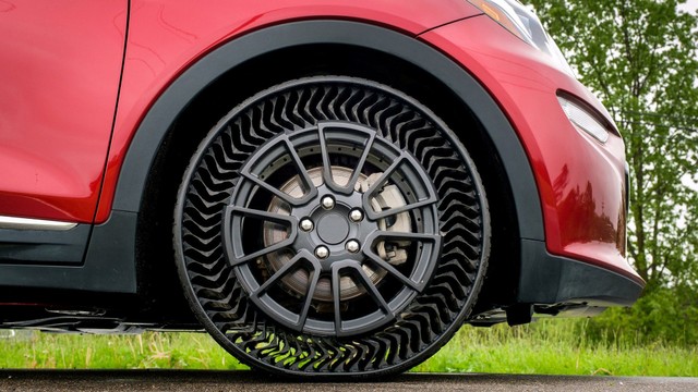 Ban Michelin Uptis pada Chevrolet Bolt Foto: dok. Carscoops