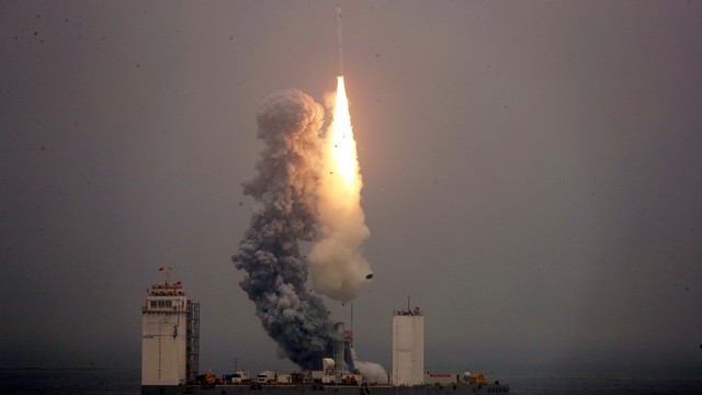 Ilustrasi roket China. Foto: China Daily/Reuters