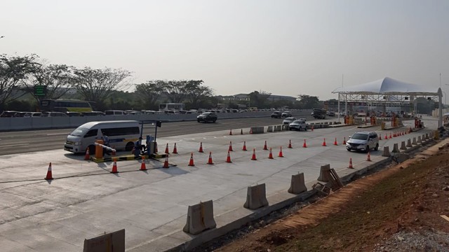 Kondisi lau lintas di ruas tol KM 63-65 Cikampek arah Jakarta. Foto: Soejono Eben Saragih/kumparan