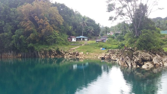 Tampak rumah warga di sekitar Danau uter. Foto: Frans/balleo-kumparan