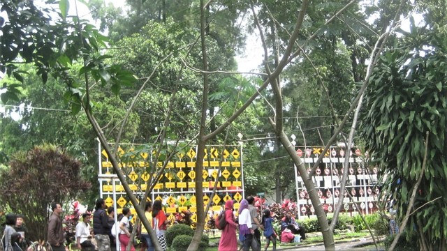 Pengunjung di Taman Lalu Lintas Ade Irma Suryani Nasution, Jalan Sumatera, Bandung. (Iman Herdiana)