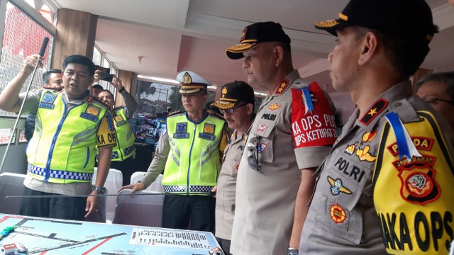 Kakorlantas di Pos Pantau Cikaledong. Foto: Soejono Eben Saragih/kumparan