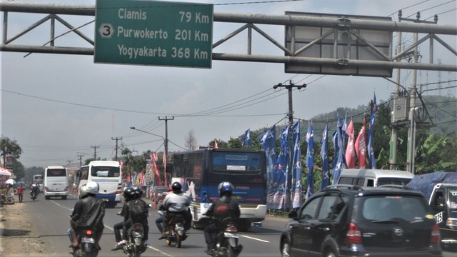 Jalan Raya Nagreg, jalur selatan Jabar. (Iman Herdiana)