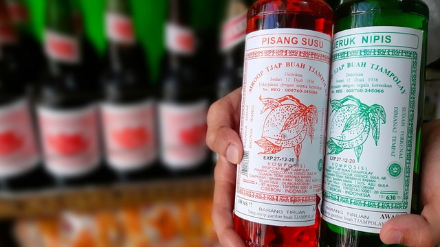 Sirup Tjampolay yang menjadi salah satu oleh-oleh legendaris di Kota Cirebon . Foto : Cirebon Foodiary