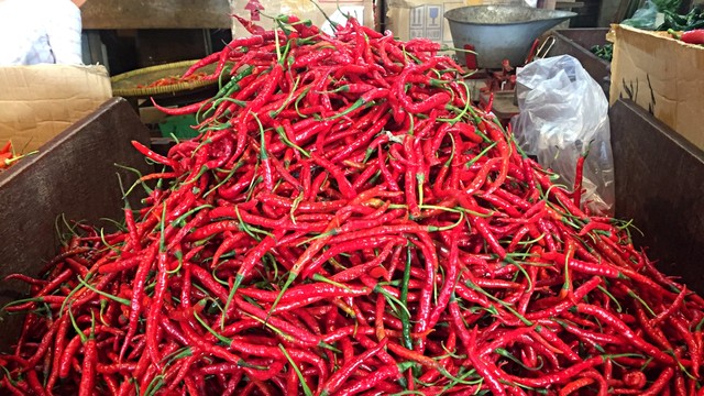 Cabai di Pasar Senen, Jakarta  Pusat. Foto: Ema Fitriyani/kumparan