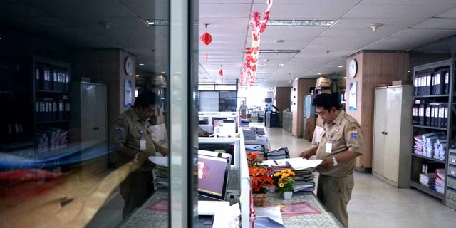 Sejumlah Pegawai Negeri Sipil (PNS) Pemprov DKI kembali bekerja, usai libur Lebaran. Foto: Nugroho Sejati/kumparan