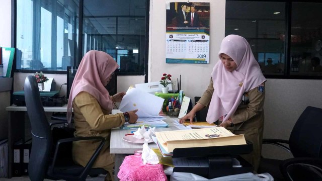 Sejumlah Pegawai Negeri Sipil (PNS) Pemprov DKI kembali bekerja, usai libur Lebaran. Foto: Nugroho Sejati/kumparan