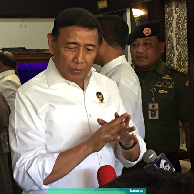 Menkopolhukam Wiranto usai rakor di Kemenkopolhukam, Jakarta Pusat, Senin (10/6). Foto: Fachrul Irwinsyah/kumparan