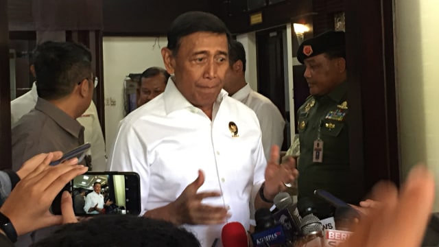 Menkopolhukam Wiranto usai rakor di Kemenkopolhukam, Jakarta Pusat, Senin (10/6). Foto: Fachrul Irwinsyah/kumparan