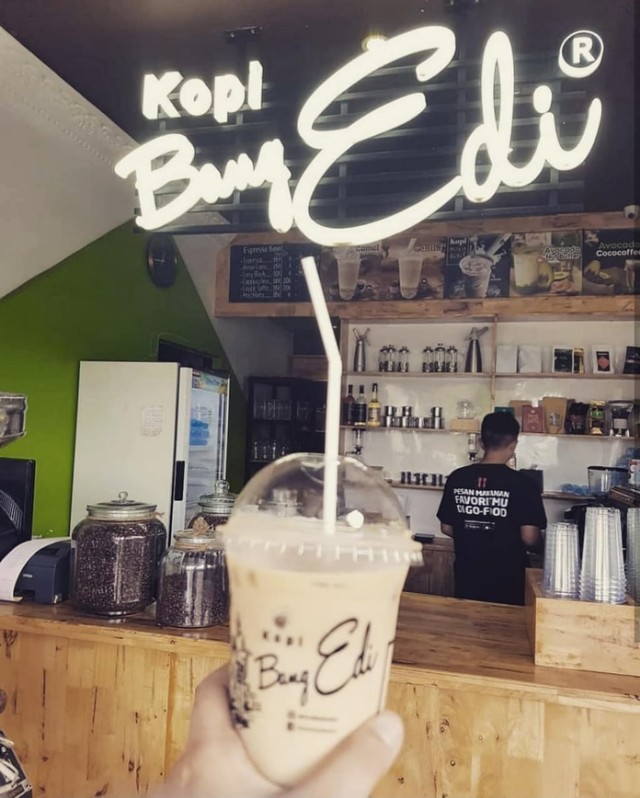 Penampakan bar dan kopi Bang Edi. Foto: instagram @rumah_kopibangedi