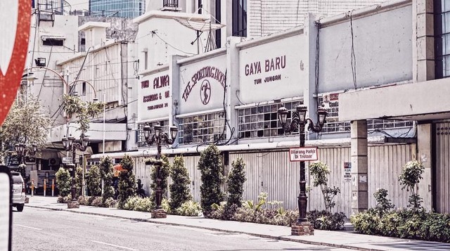 Kawasan Jalan Tunjungan yang jadi area komersial di Surabaya. Dok. Instagram @malvinas