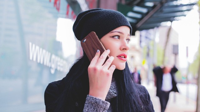 Ilustrasi orang yang menjalin hubungan jarak jauh atau LDR dengan pasangan (foto: Pixabay)