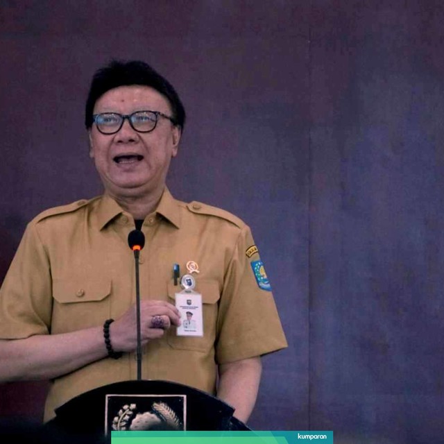 Menteri Dalam Negeri, Tjahjo Kumolo hadiri halal bihalal di Kantor Direktorat Jenderal Kependudukan dan Pencatatan Sipil Kemendagri, Jakarta, Selasa (11/6). Foto: Fanny Kusumawardhani/kumparan