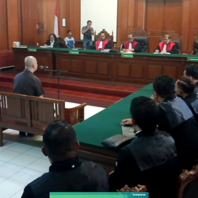 Sidang vonis ujaran kebencian 'idiot' Ahmad Dhani di PN Surabaya. Foto: umparan/Yuana Fatwalloh