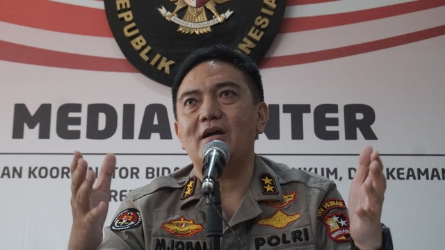 Kadiv Humas Mabes Polri, Inspektur Jenderal Muhammad Iqbal memeberikan keterangan pers terkait perkembangan kasus 21-22 Mei di Kementrian Koordinator Bidang Polituk, Hukum, dan Keamanan, Jakarta, Selasa (11/6). Foto: Fanny Kusumawardhani/kumparan
