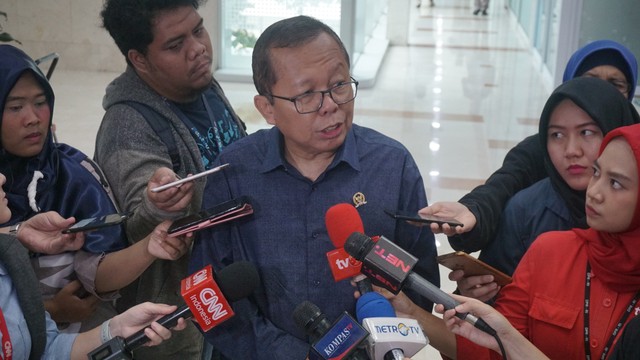 Arsul Sani saat diwawancara di Gedung DPR. Foto: Irfan Adi Saputra/kumparan