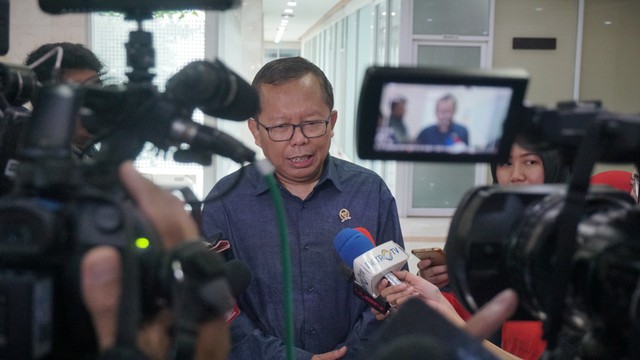 Arsul Sani saat diwawancara di Gedung DPR. Foto: Irfan Adi Saputra/kumparan