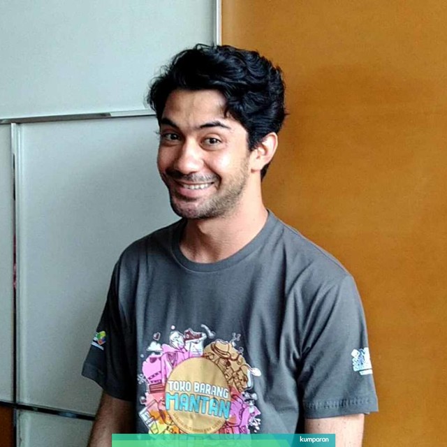 Pemain Film Toko Barang Mantan, Reza Rahadian di kawasan Kebon Sirih, Jakarta Pusat, Rabu (12/6). Foto: Maria Gabrielle Putrinda/kumparan