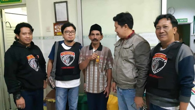 Hori Bin Suari (tengah), pria asal Lumajang, Jawa Timur, yang gadaikan istrinya. Foto: Dok. Polres Lumajang