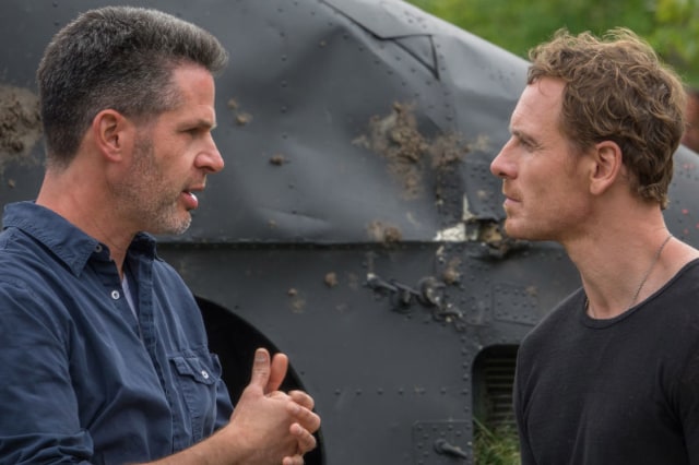 Simon Kinberg dan Michael Fassbender (Foto: Fox)
