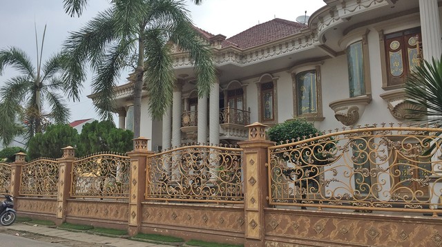 Rumah mewah artis Muzdalifah Nur Ahmad yang dijual seharga Rp 30 miliar. Foto: Elsa Olivia Karina L Toruan/kumparan