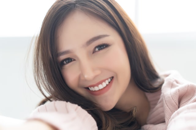 Ilustrasi perempuan bahagia karena melakukan self-love. Foto: Shutterstock
