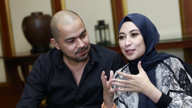 Artis Annisa Trihapsari dan Sultan Djorghi saat hadir di ulang tahun kakanya Thomas Djorghie ke 50. Foto: Ronny