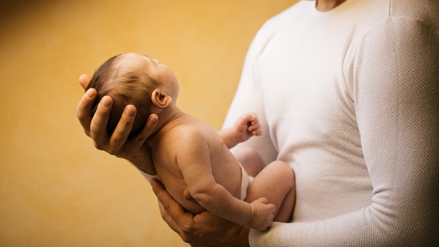 Ilustrasi ayah dan bayi. Foto: Shutter Stock
