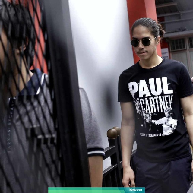 Anak Ahmad Dhani El Rumi saat menjenguk ayahnya di Rutan Kelas 1 Cipinang, Jakarta, Jumat, (14/6). Foto: Ronny