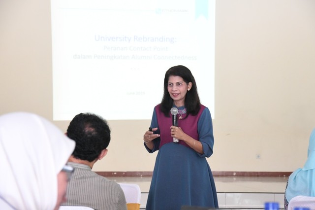 Pakar IPB Rebranding Dr. Amalia Maulana dalam Workshop Alumni Connectedness di IPB