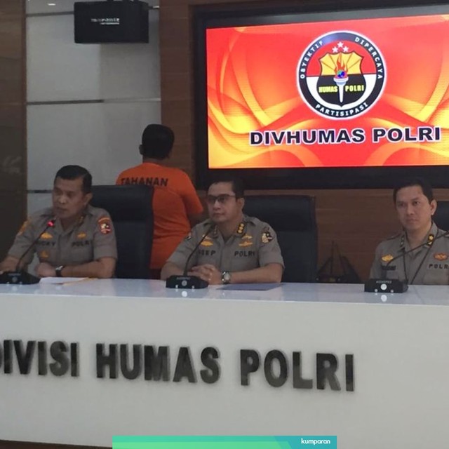 Konferensi pers penangkapan tersangka penyebar hoaks soal rekayasa kasus Kivlan Zein di Mabes Polri. Foto: Lutfan Darmawan/kumparan