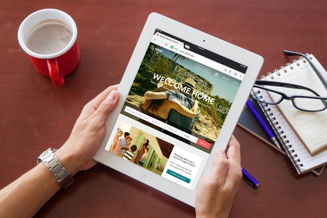 Ilustrasi Memesan Penginapan di AirBnB Foto: Shutter Stock