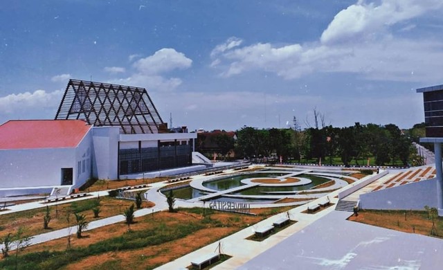 Lapangan dan taman di Universitas Tanjungpura Ponianak. Foto: instagram @maufirh