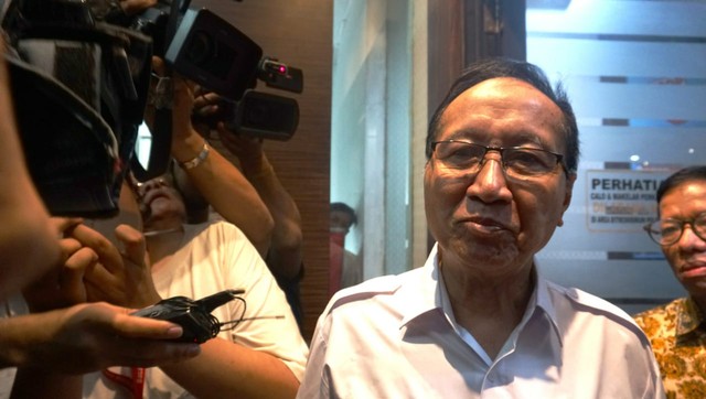 Eks Kapolda Metro Jaya, Sofjan Jacoeb diperiksa di Polda Metro Jaya. Foto: Nugroho Sejati/kumparan