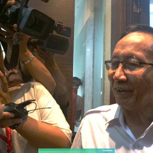 Eks Kapolda Metro Jaya, Sofjan Jacoeb diperiksa di Polda Metro Jaya. Foto: Nugroho Sejati/kumparan