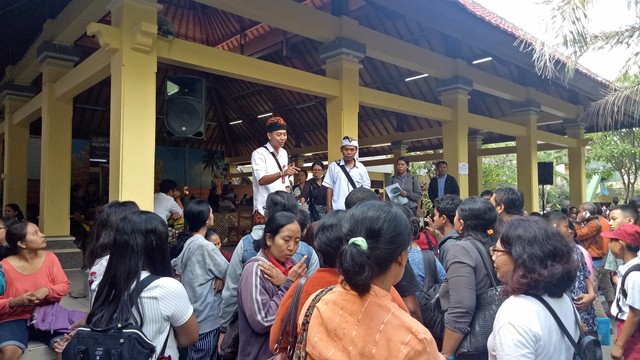 Suasana pengambilan nomor token Pendaftaran Penerimaan Peserta Didik Baru (PPDB). Foto: Denita BR Matondang/kumparan