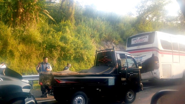 Kondisi kendaraan yang mengalami kecelakaan beruntun di Km 97 Cipularang. Foto: Dok. Bayu Priyanto