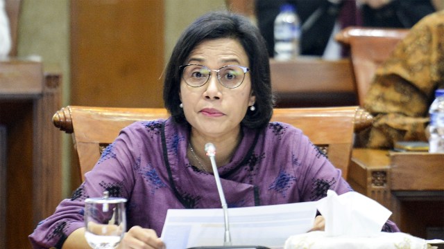 Menteri Keuangan Sri Mulyani menyampaikan pendapat saat rapat kerja dengan Komisi XI DPR RI. Foto: ANTARA FOTO/Nova Wahyudi