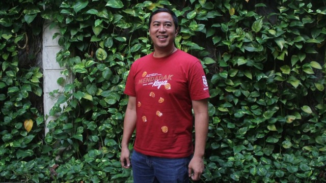 Pemain Film "Mendadak Kaya" Panji Pragiwaksono saat berkunjung ke kantor kumparan. Foto: Faisal Rahman/kumparan