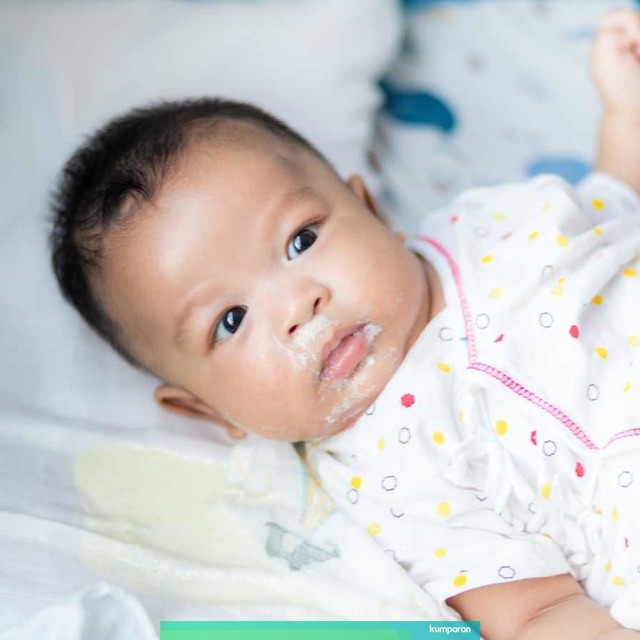 Ilustrasi Bayi Muntah. Foto: Shutter Stock