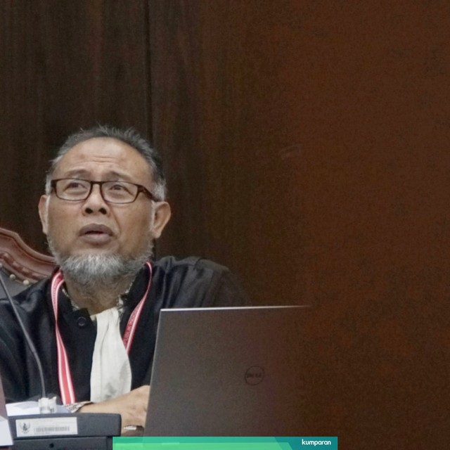 Ketua tim kuasa hukum BPN, Bambang Widjojanto menghadiri sidang lanjutan Perselisihan Hasil Pemilihan Umum (PHPU) Pilpres 2019 di gedung Mahkamah Konstitusi, Jakarta, Selasa (18/6 Foto: Fanny Kusumawardhani/kumparan