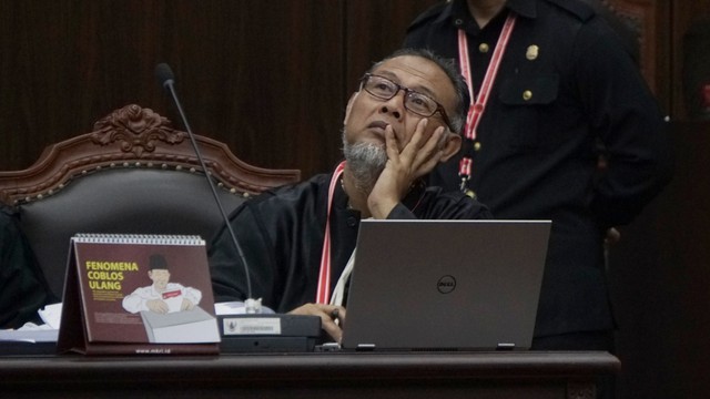 Ketua tim kuasa hukum BPN, Bambang Widjojanto menghadiri sidang lanjutan Perselisihan Hasil Pemilihan Umum (PHPU) Pilpres 2019 di gedung Mahkamah Konstitusi, Jakarta, Selasa (18/6 Foto: Fanny Kusumawardhani/kumparan