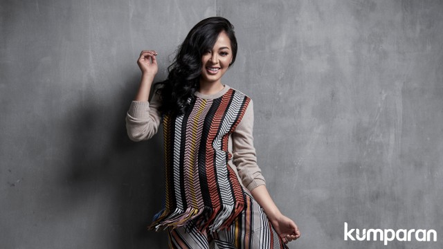 Puteri Indonesia 2019 untuk program Role Model kumparanWOMAN. Stylist: Erlangga Negoro, Makeup: Mustika Ratu, Busana: Jeffry Tan, Valentino, Torry Burch. Foto: Dok. Nurulita